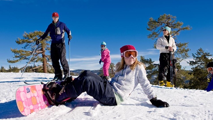 Skiing_Boarding_Family_at_Badger_Pass_20141