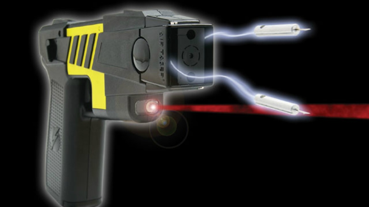 Driver shot with stun gun after allegedly grabbing deputy's gun following pursuit