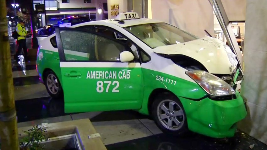 Taxi-Bank-Crash-0104