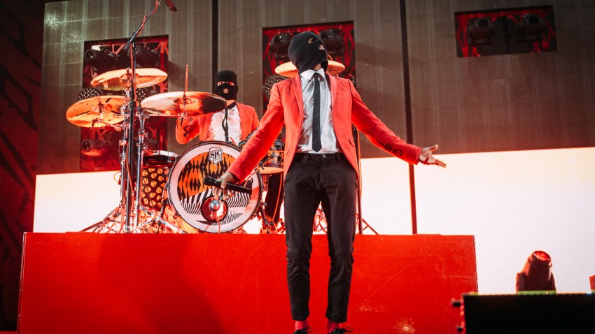 Twenty One Pilots Raid Pechanga Arena Nbc 7 San Diego