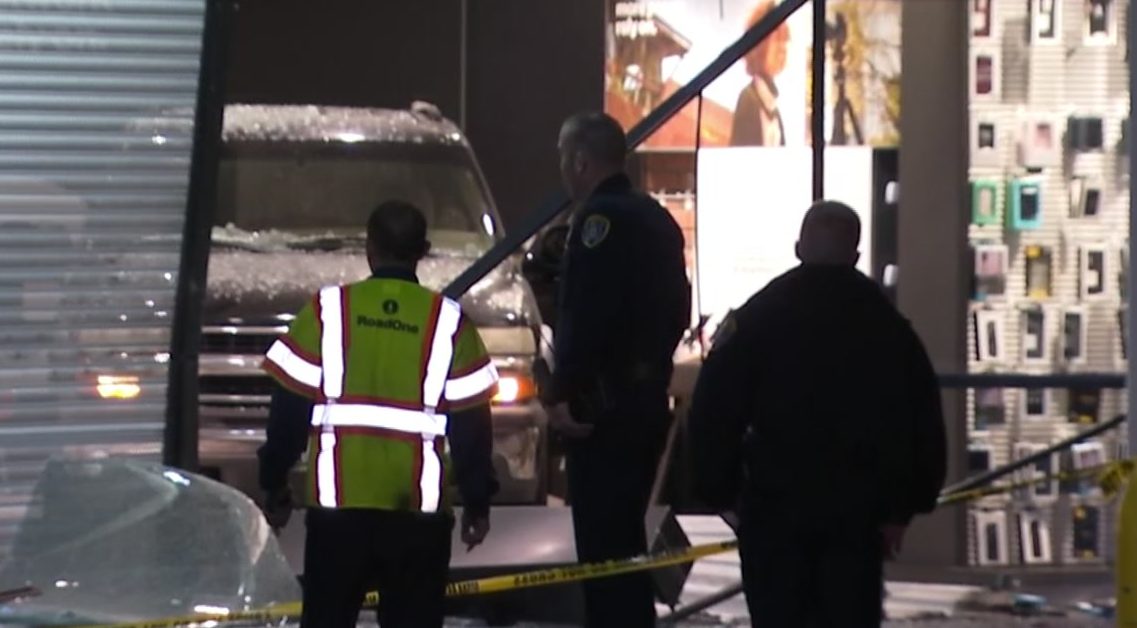 Truck Slams Into Verizon Store Nbc 7 San Diego