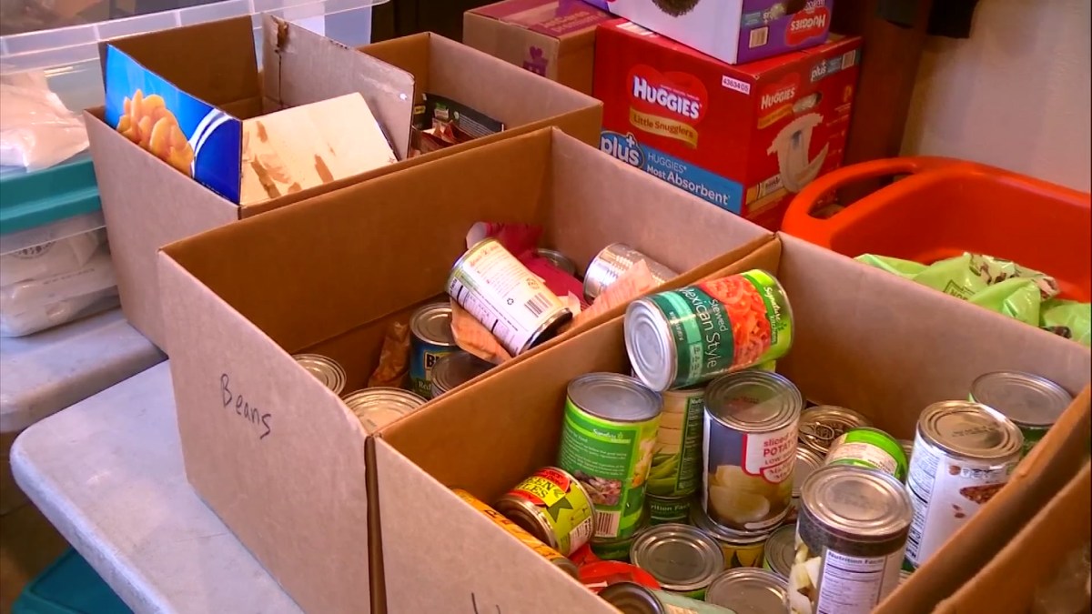 Chula Vista Church Hosts Food Bank for Federal Workers Impacted by