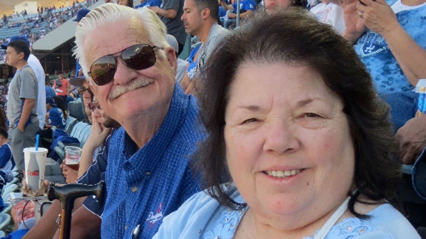 couple-missing-family-photo