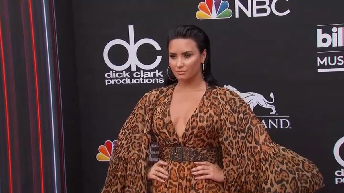 Demi Lovato Says She's Adopted She/Her Pronouns Again, and Explains Why - Vimarsana News
