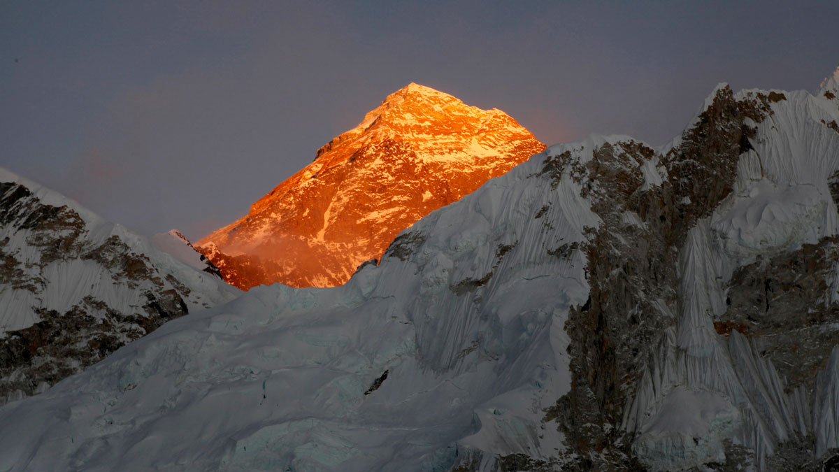 Virus Fails To Deter Hundreds Of Climbers On Mount Everest NBC 7 San 