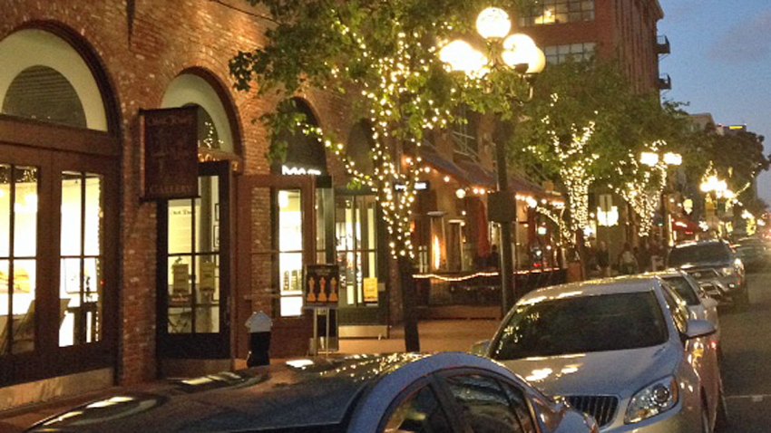 gaslamp-tree-lights-022715