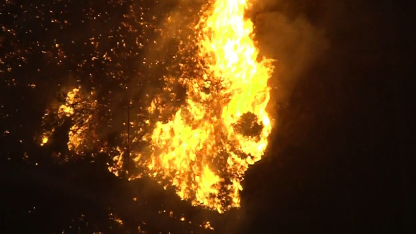 hill-fire-night-110818