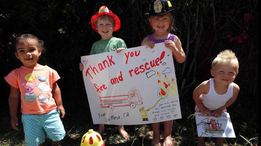 kids thank firefighters