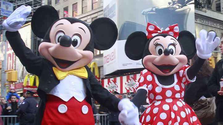 mickey-mouse-minnie-mouse-times-square-722px