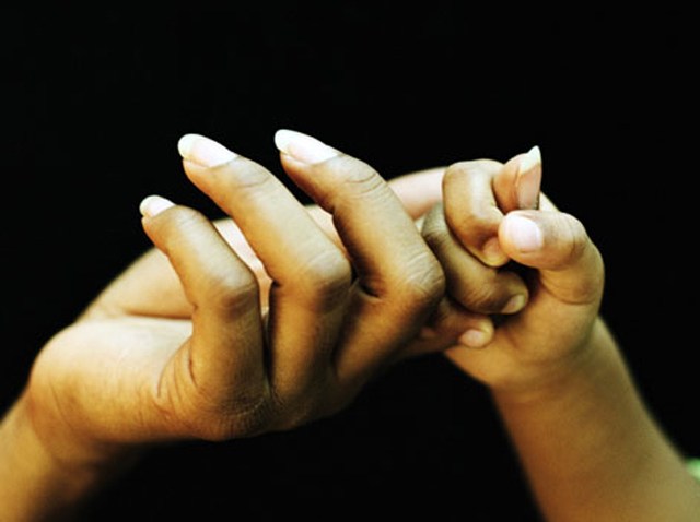 mom-daughter-hands