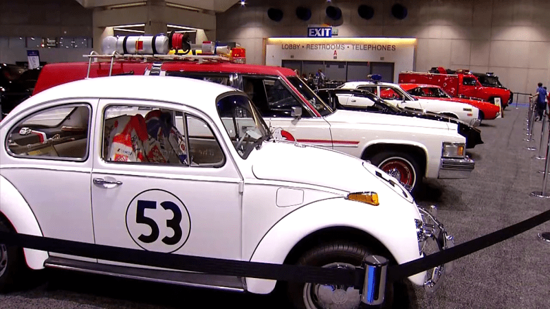 Eine Gruppe von Spaßautos, die im Laufe der Jahre in beliebten Filmen zu sehen waren, wurden auf der San Diego Auto Show am 29. Dezember 2016 ausgestellt. 29. Dezember 2016.