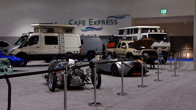 Un assortimento di corse divertenti presenti al San Diego Auto Show il 29 dic. 29, 2016.