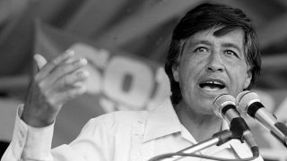 American labor leader and co-founder of the United Farm Workers (formerly known as the National Farm Workers Association) Cesar Chavez (1927 – 1993) speaks at a rally, Coachella, California, 1977. (Photo by Cathy Murphy/Getty Images)