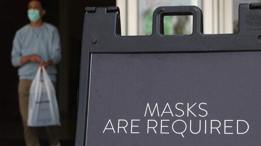 A sign tells customers to wear masks to prevent the spread of COVID-19.