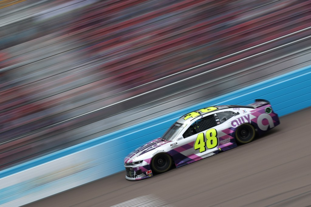 El Cajon Native Jimmie Johnson Finishes 5th in Final Race of NASCAR