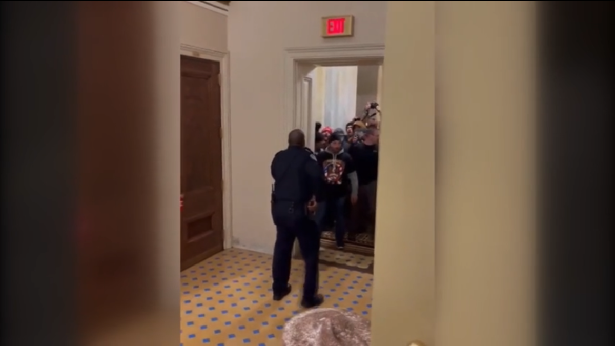 Reporter Videos Officer at Capitol NBC 7 San Diego