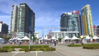 An image of the "Vaccination Super Station" in San Diego's Tailgate Park.