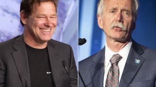 SpaceX vice president of build and flight reliability Hans Koenigsmann (left), former NASA director of human spaceflight William “Bill” Gerstenmaier (right).