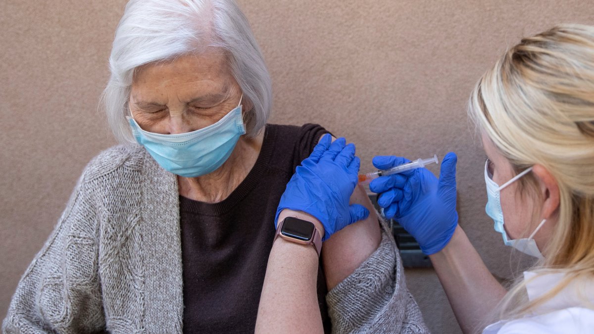 вакцина люди умирают