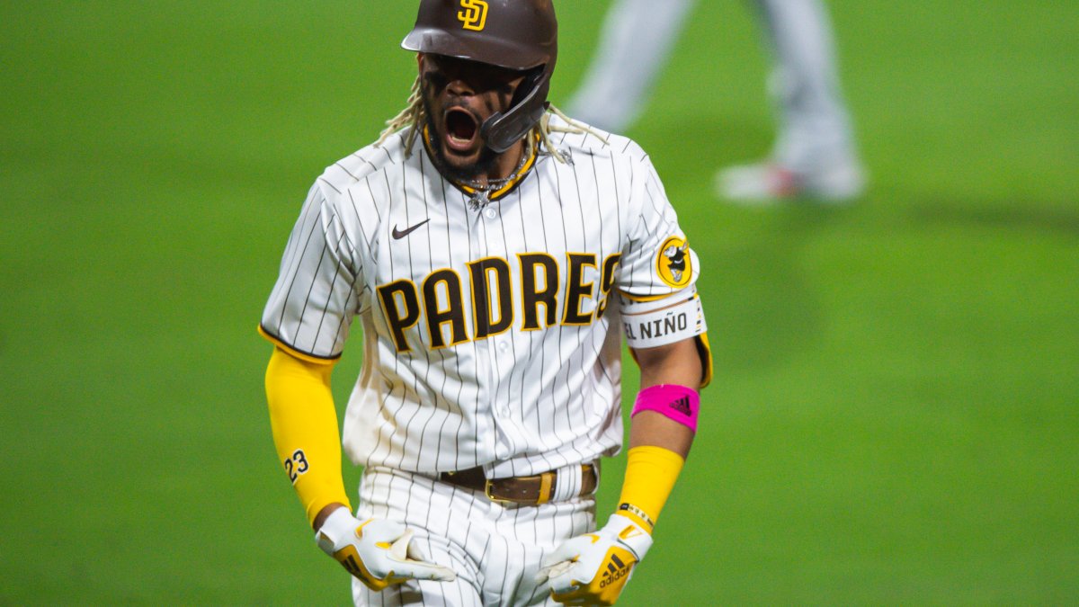 Padres' Manny Machado, Fernando Tatis Jr. scream at each other