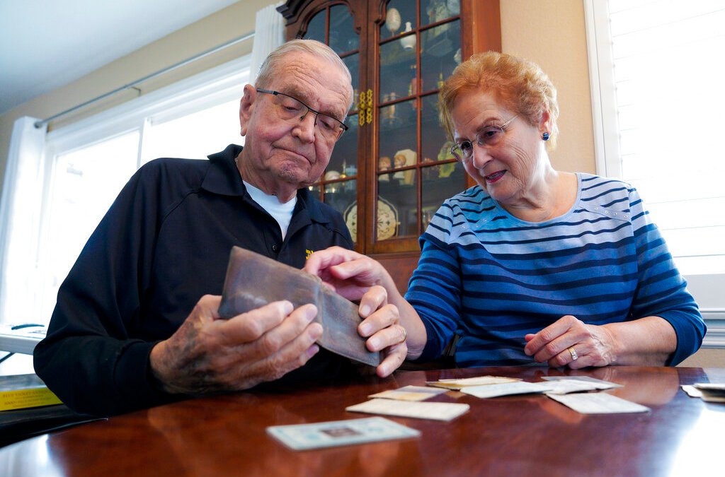 Wallet lost in Antarctica in '60s returned to San Diego man - Vimarsana News