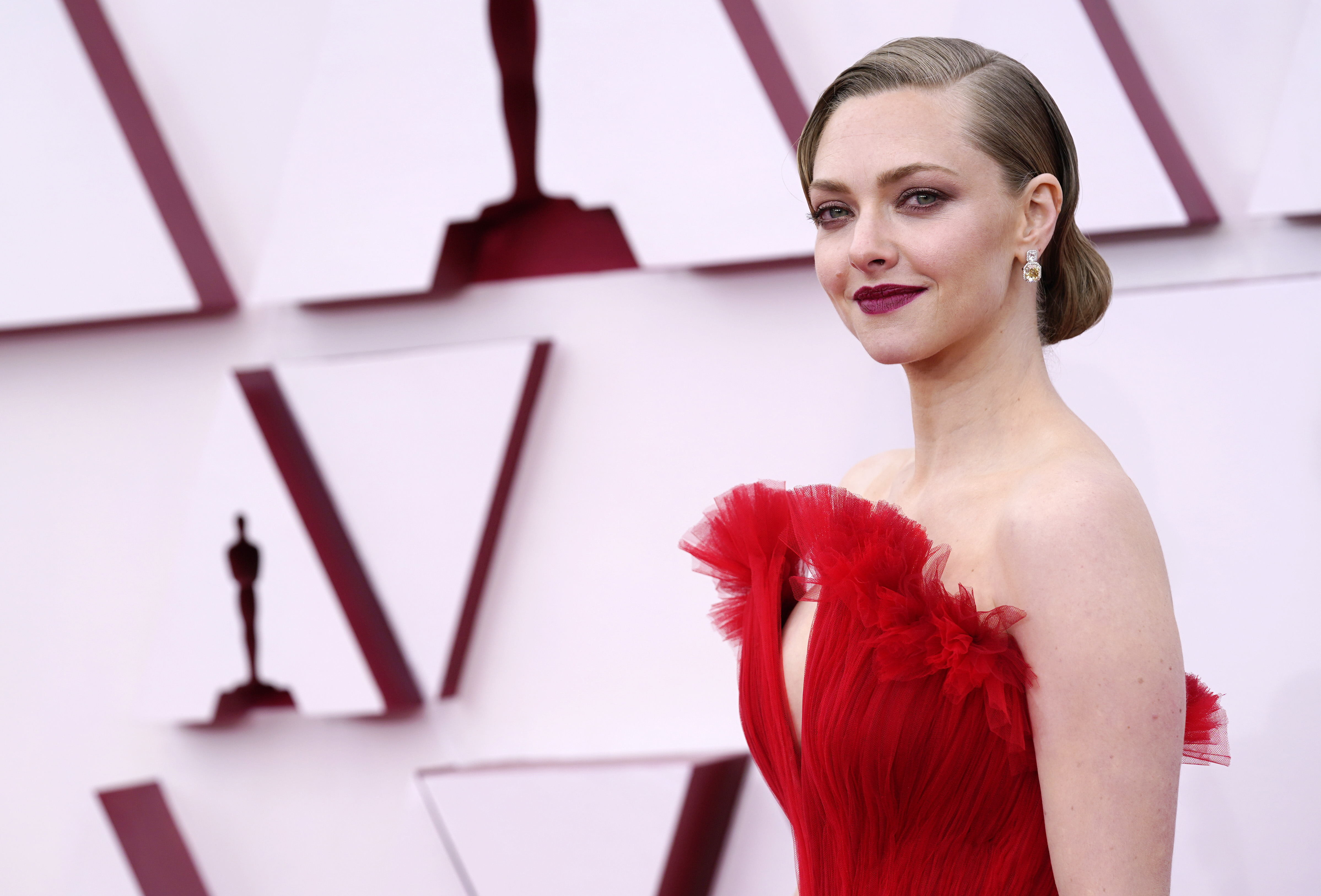 Amanda Seyfried donned an Armani Privé gown on the red carpet. She was nominated for best supporting actress for her role in "Mank."