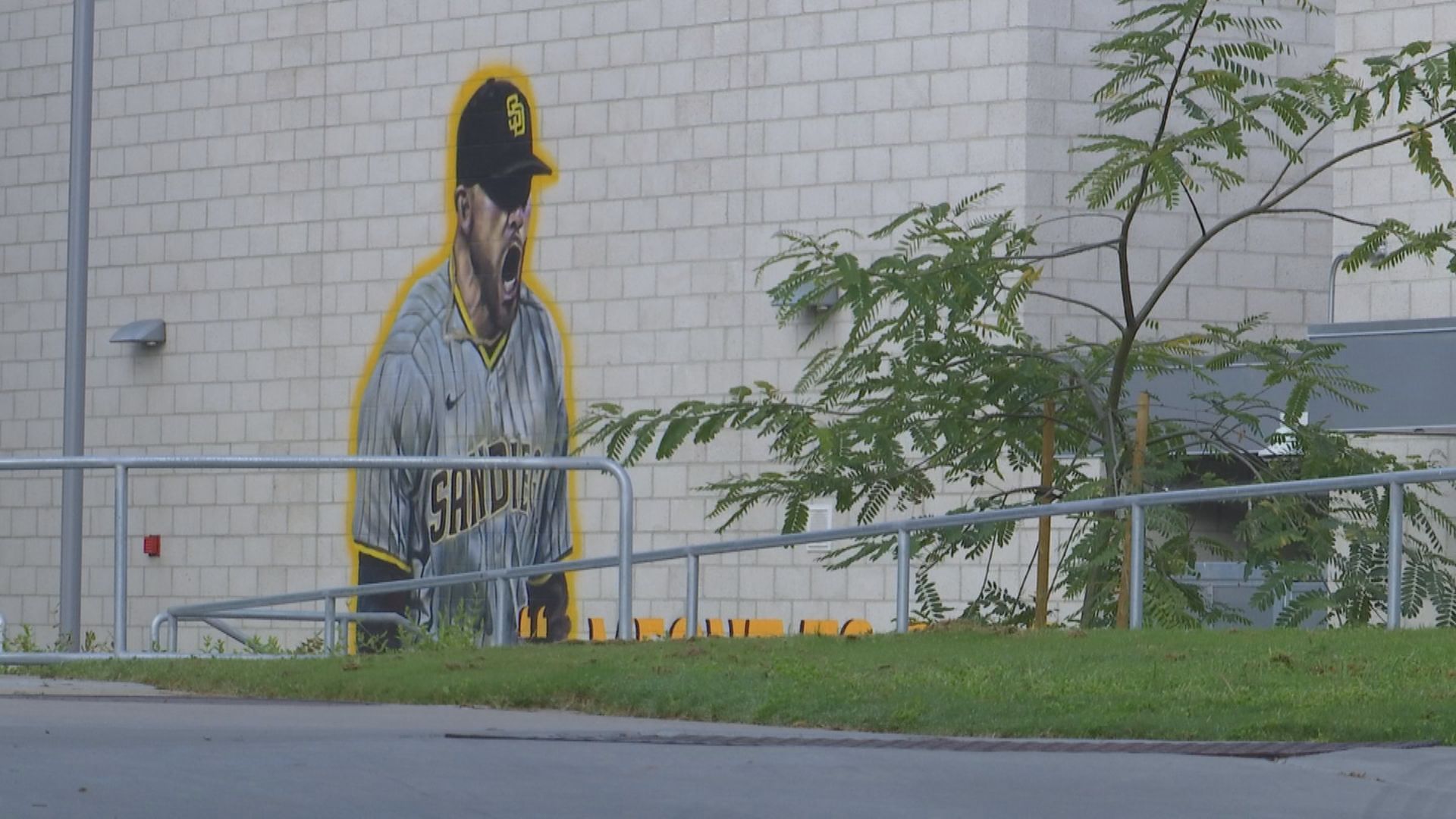 Padres: Yu Darvish mural goes up in Convoy District 