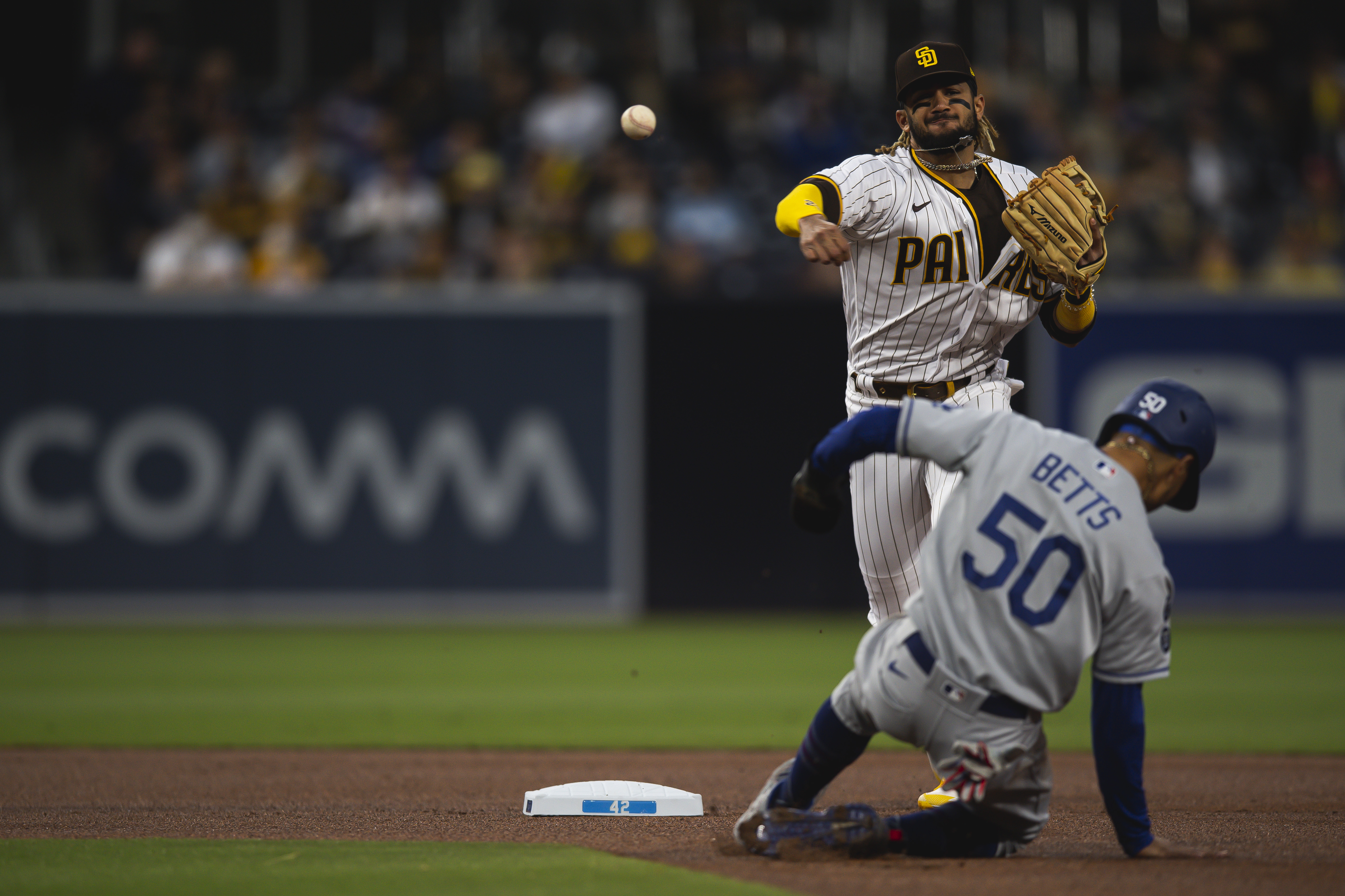Dodgers too strong again in shutout of Padres