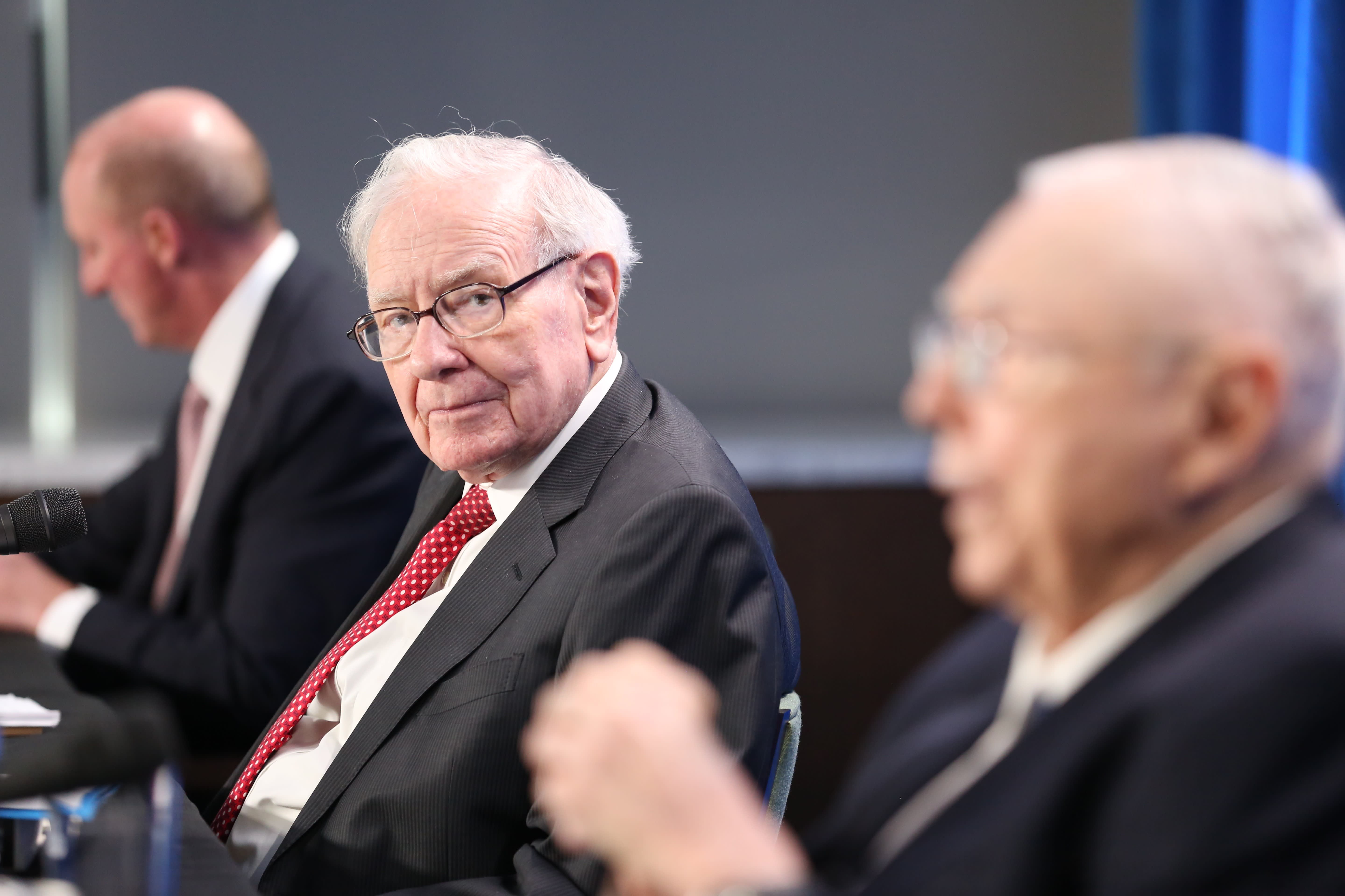 Warren Buffett Says the Pandemic Has Had an 'Extremely Uneven' Impact and Is Not Yet Over – NBC 7 San Diego - Vimarsana News