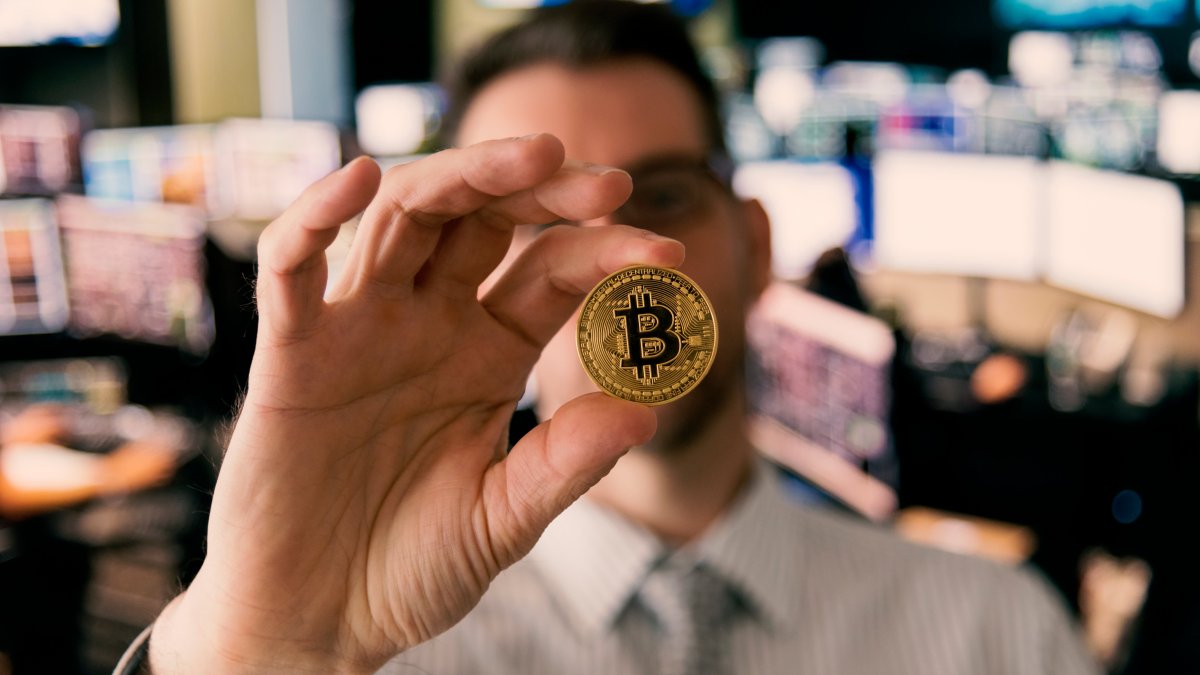 Bitcoin Just Hit an All-Time High of Over $66,000—But It's 'the Least Ideal Time to Buy,' One Expert Says – NBC 7 San Diego - Vimarsana News