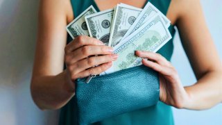 After Spending $1,300 on an Apple Watch, This Guy Came Up With the 1% Rule to Control His Spending: ‘It’s Like a Mental Checkpoint’