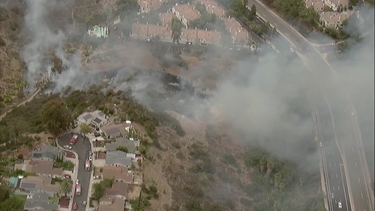 SDFD Knocks Down Brush Fire in Mira Mesa That Was Threatening Homes ...