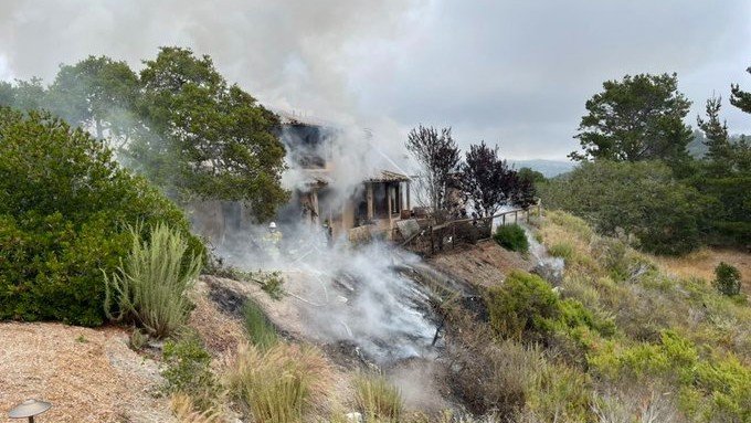 Small Plane Crashes Into Monterey County Home - Vimarsana News