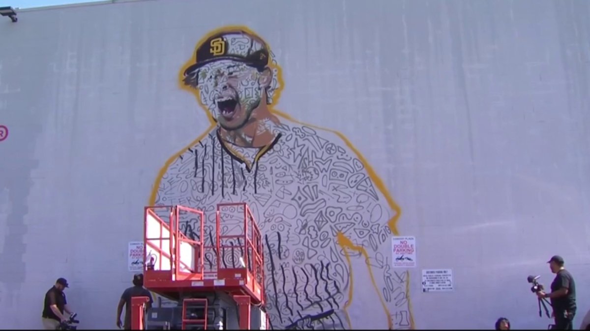 Padres: Yu Darvish mural goes up in Convoy District 