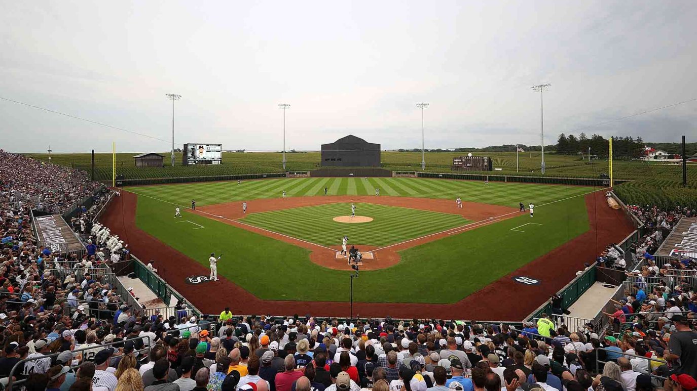 Field of Dreams Game Gets Its Hollywood Ending With a Dramatic Walk-Off