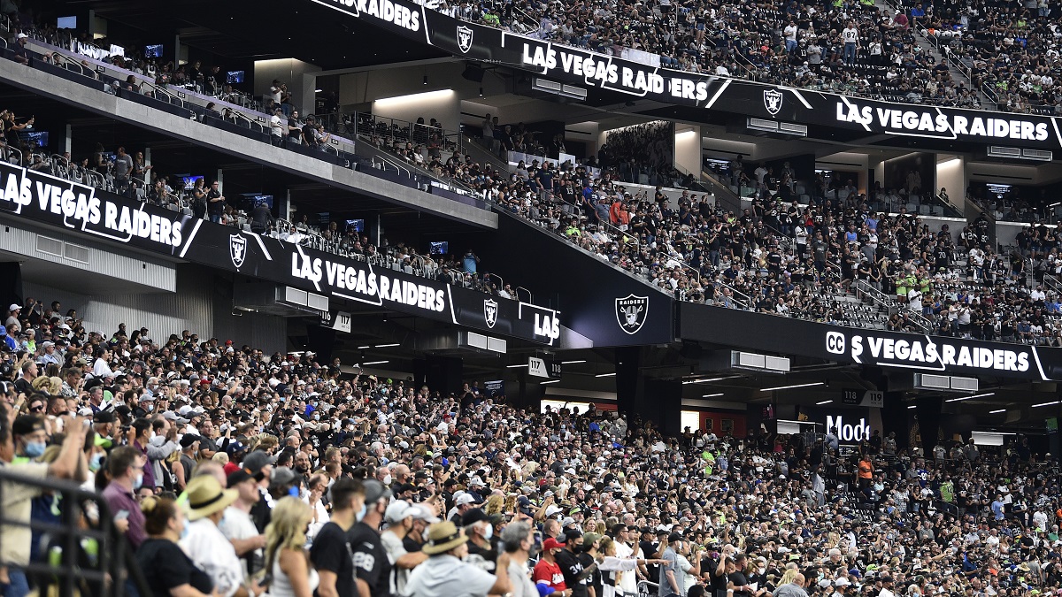 Las Vegas Raiders to require vaccines for fans at home games