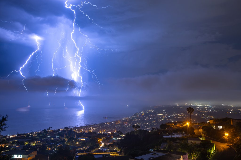 lightning over la jolla credit Ryan McCasland