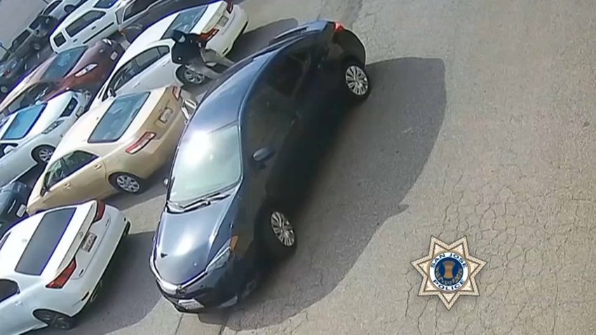 CCTV footage shows a purse snatching in San Jose. (Sept. 17, 2021)