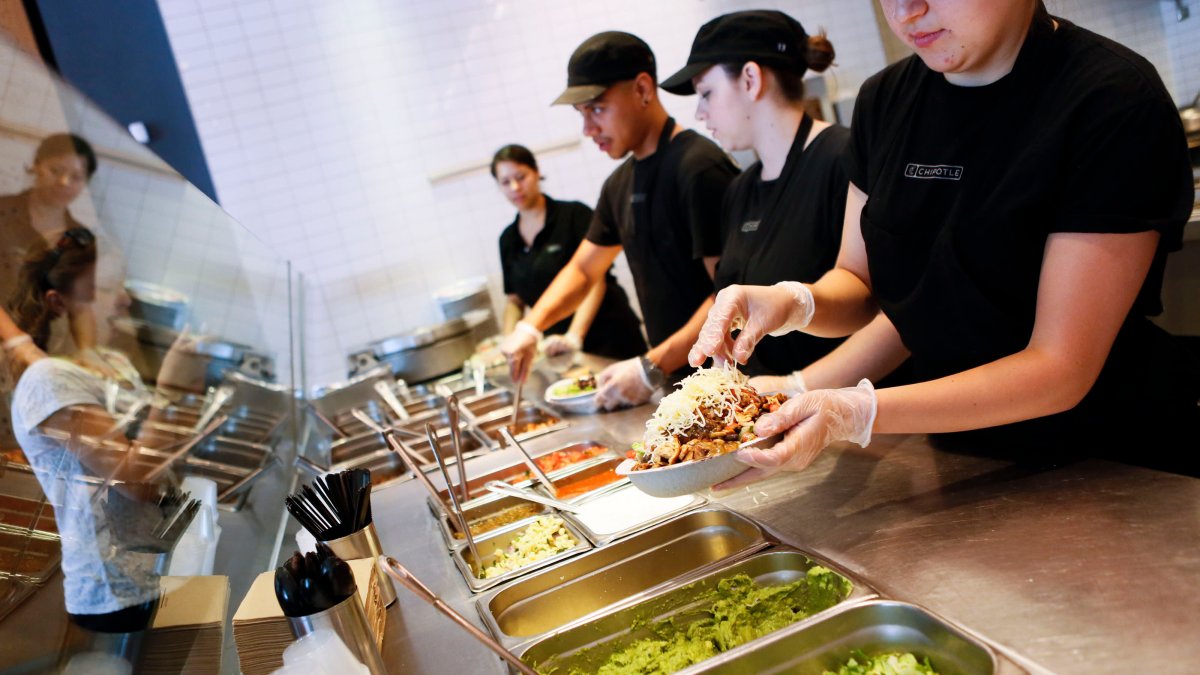 Higher Restaurant Wages Whack Profits—Some Warn More Pain Is Still Ahead - Vimarsana News