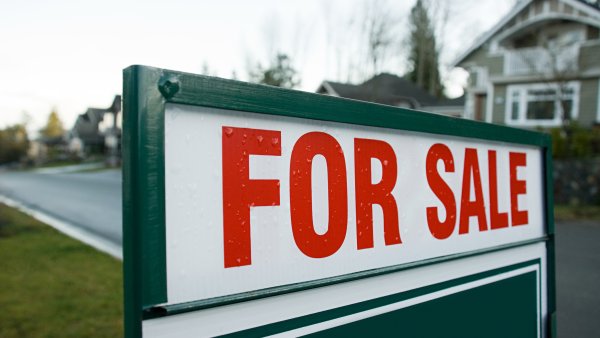 California Home Prices Expected to Plunge Nearly 9% in 2023: Realtors ...