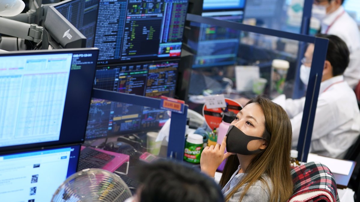 Asia-Pacific Stocks Drop as Investors Watch Omicron Covid Variant; Oil Prices Rebound 4% - Vimarsana News