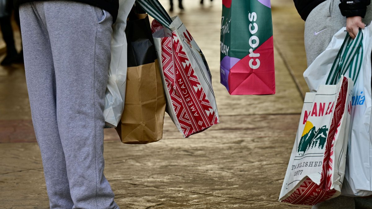 Black Friday Shopping in Stores Drops 28% From Pre-Pandemic Levels as Shoppers Spread Spending Throughout the Season - Vimarsana News