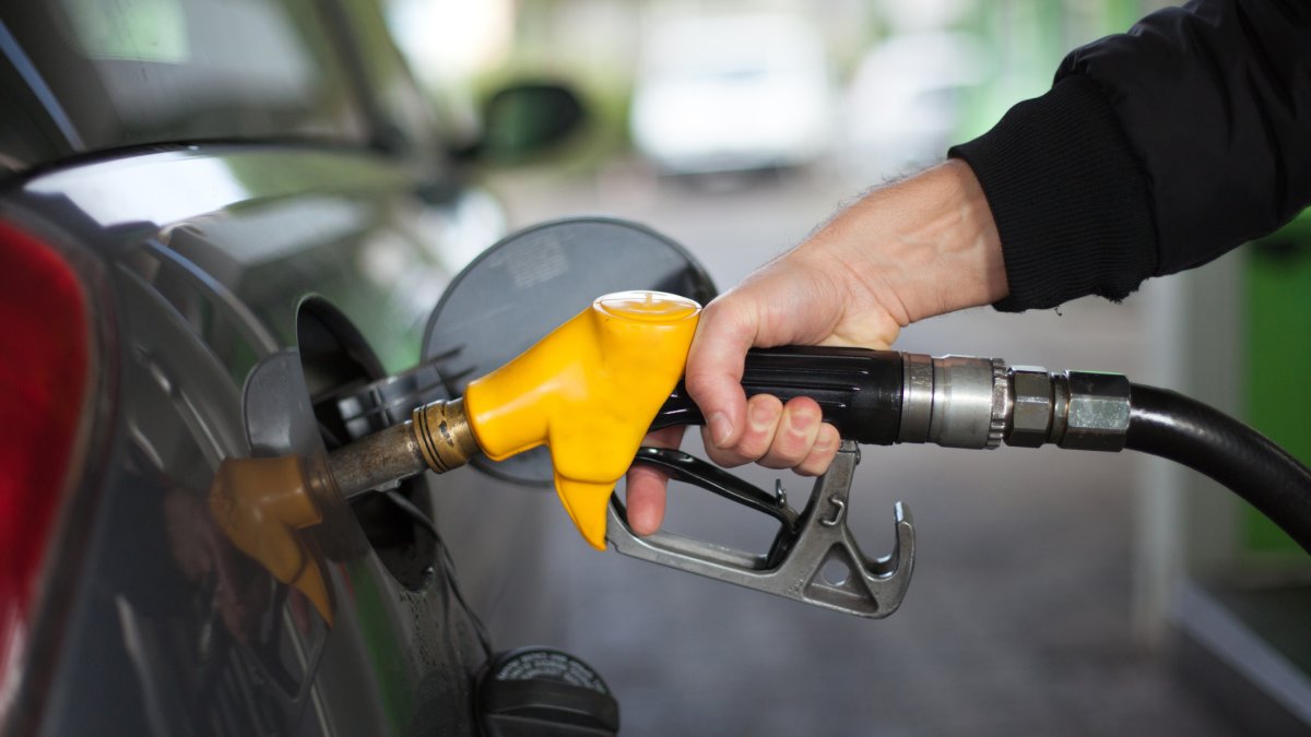 San Diegans, Visitors Alike Feeling Pain at the Pump This Weekend as Gas Prices Soar - Vimarsana News