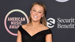 JoJo Siwa attends the 2021 American Music Awards