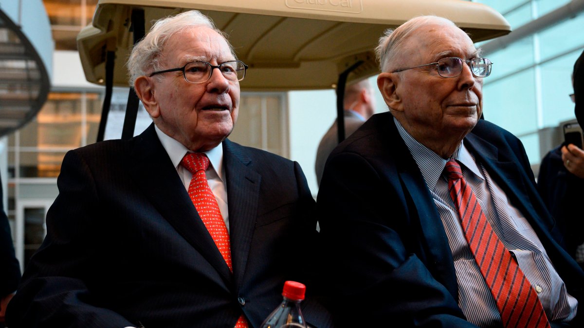 Charlie Munger Says He Wishes Cryptocurrencies Had 'Never Been Invented' and Admires China for Banning Them – NBC 7 San Diego - Vimarsana News