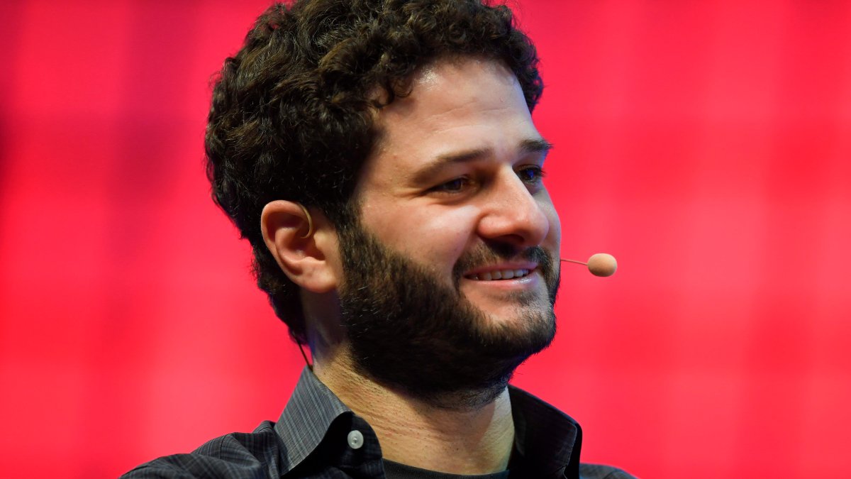 Asana CEO Moskovitz Is Buying the Dip in His Software Company's Stock During a Roller-Coaster Year - Vimarsana News
