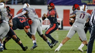 FRISCO, TX – DECEMBER 21: San Diego State Aztecs quarterback Lucas Johnson (7) looks downfield for an open receiver during the Tropical Smoothie Cafe Frisco Bowl game between the UTSA Roadrunners and the San Diego State Aztecs on December 21, 2021 at Toyota Stadium in Frisco, Texas. (Photo by Matthew Pearce/Icon Sportswire via Getty Images)