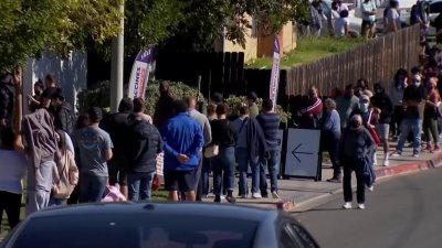 Long Lines for COVID-19 Testing Continue Into the New Year