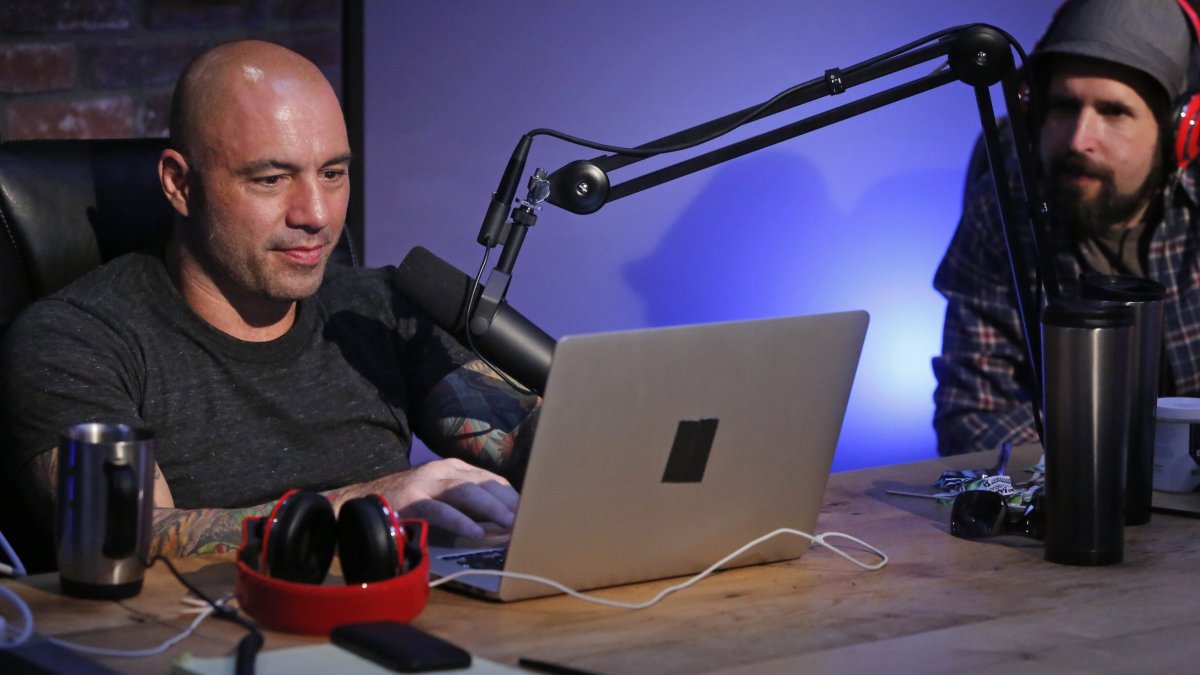 Joe Rogan Responds to Spotify Protest, COVID Advisories - Vimarsana News