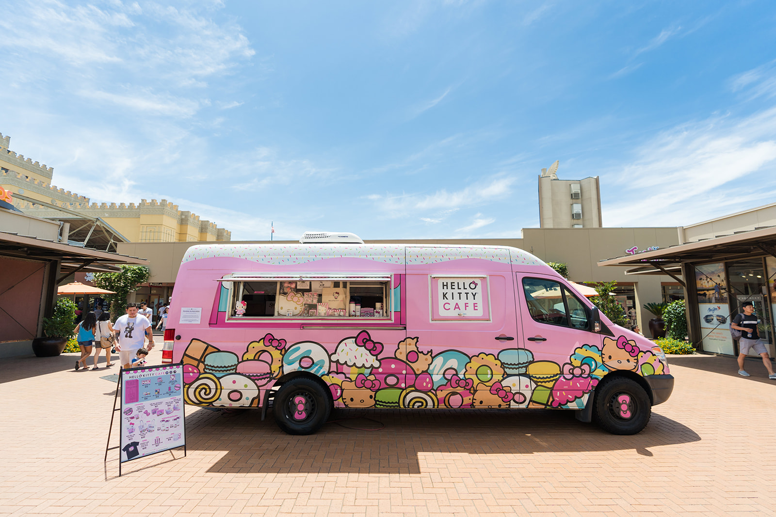 Hello Kitty Cafe: Truck returning to San Diego